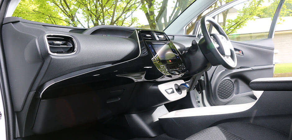 Prius GX, NM1, ZWAX_Nov 2015_Interior 010