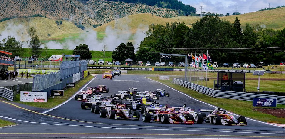 Race start Taupo R1 (940 x 450)