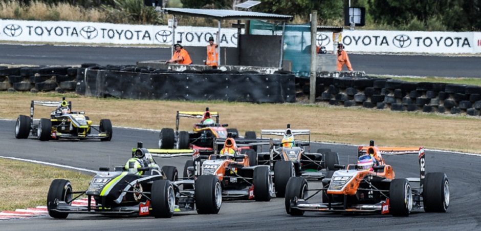 Habsburg (62) about to overtake Norris (31) after the second restart 940