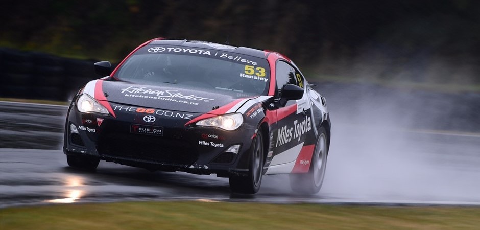 Ransley pole position Teretonga (940 x 450)