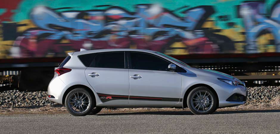 Corolla-GXR-earns-its-stripes_HERO_940x450