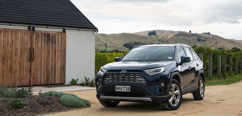 Low-carbon-emitting-hybrids-dominate-sales-tables_HERO_940x450