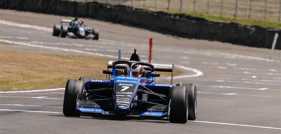 Payne Manfeild win1 (940 x450)