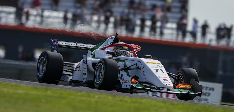 Mansell feature pole Taupo (940 x 450)