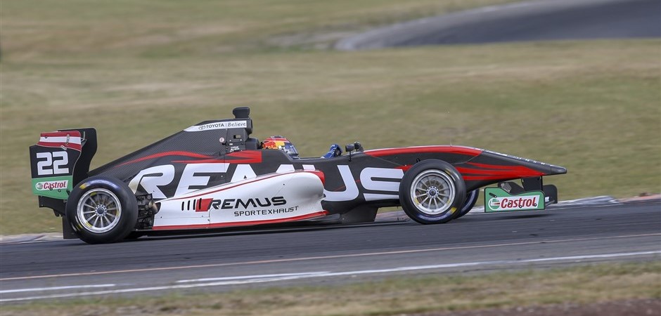 Lucas Auer Hulme race pole (940 x 450)
