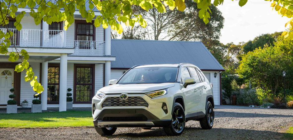 Toyota-new-vehicle-sales-set-record-Drive-Happy-retail-month_HERO_940x450